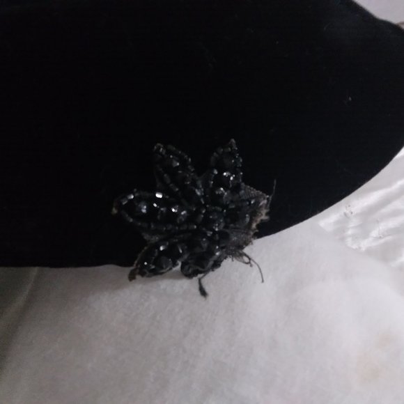 Vintage White House Black Market black velvet capelet with Debette Cloche Hat - Picture 11 of 12